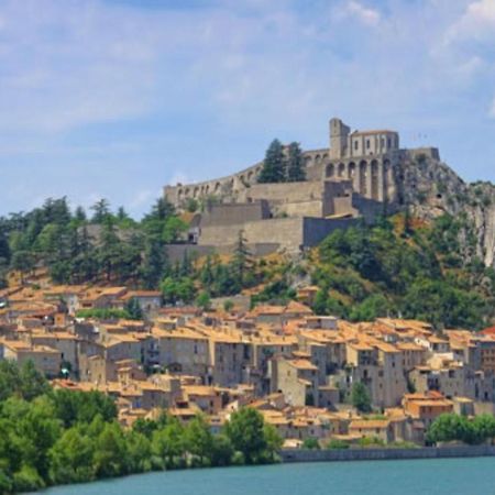 Agreable Appartement Au Calme Villeneuve  Buitenkant foto